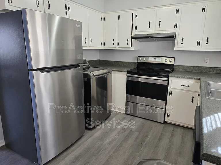 3875 Wake Cir #B — Photo 10