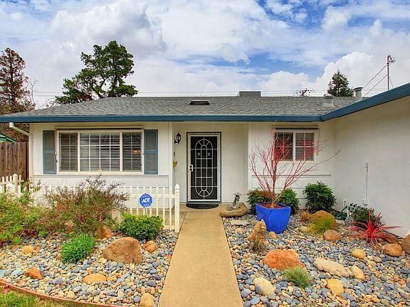 2nd image of 3821 Thornhill Dr