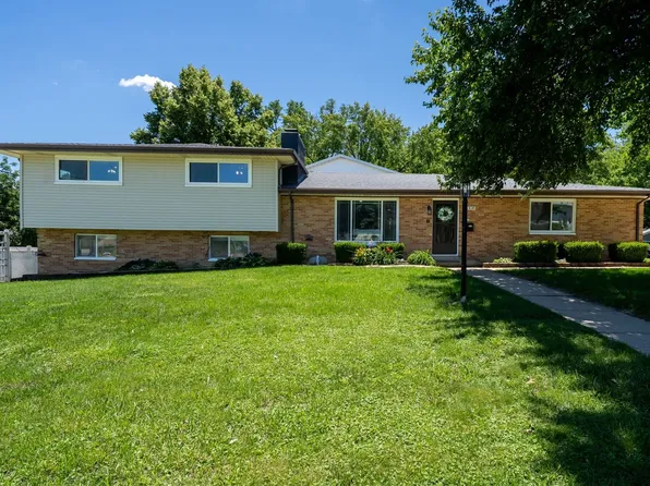 1308 W Kenwick Ln, Peoria, IL 61614