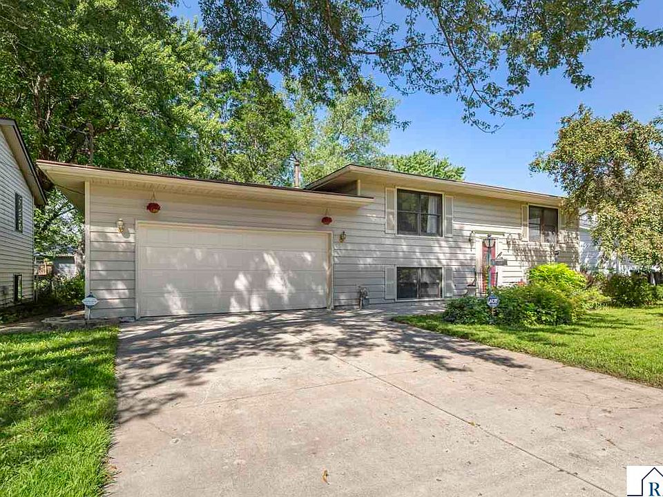 1st image of 215 James Ave