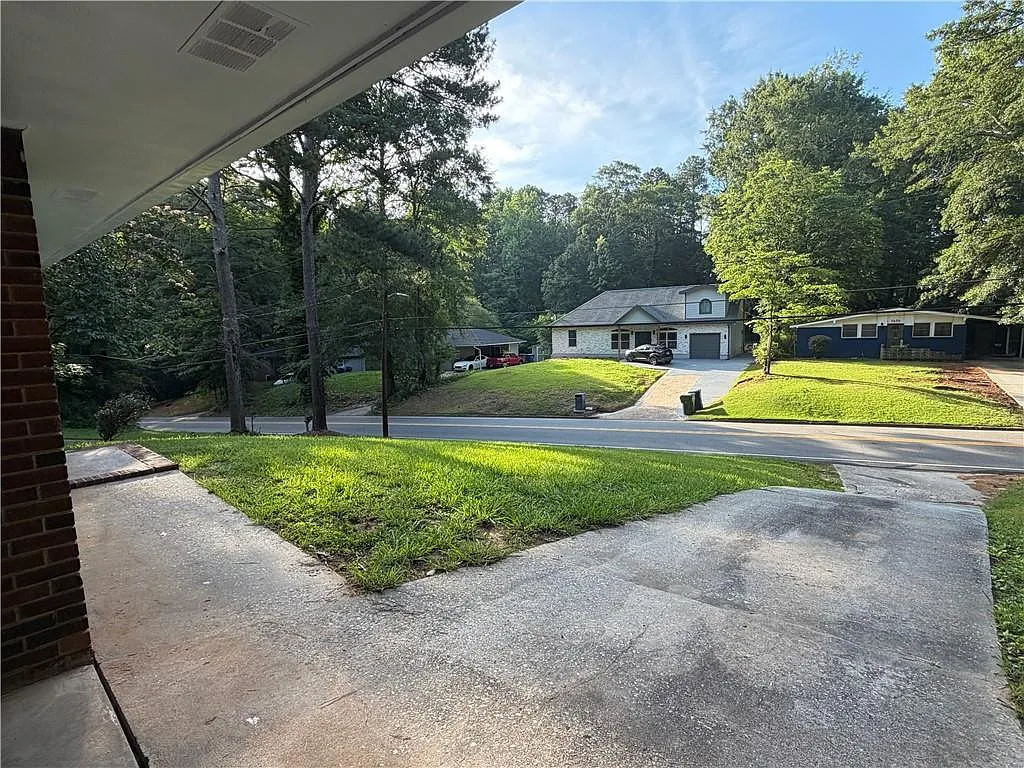 3 bed, 1.5 bath, 984 sqft, $1,900 — Photo 2