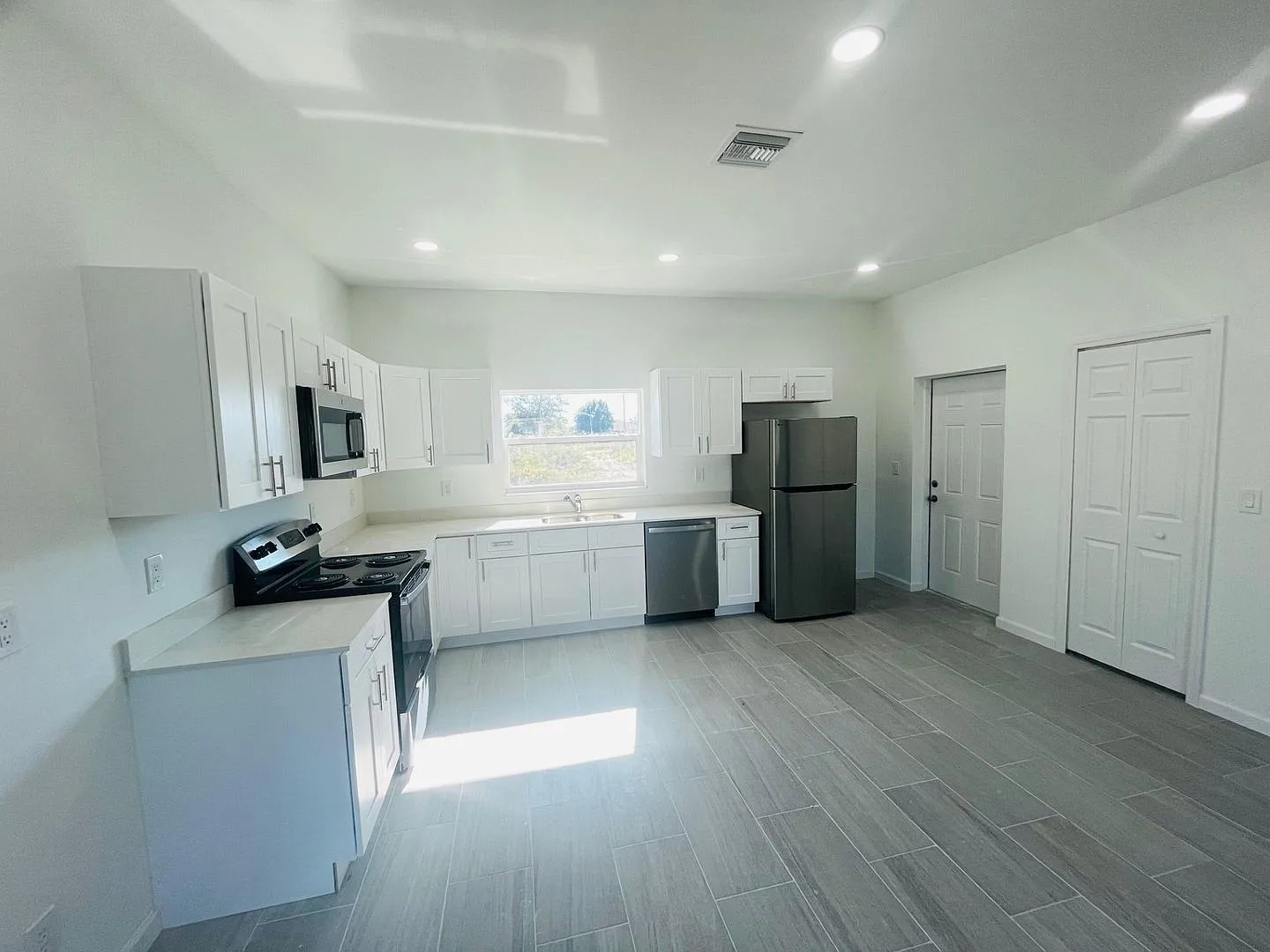 New Construction- Modern 3 Bed / 2 Bath Home In Lehigh Acres — Photo 3