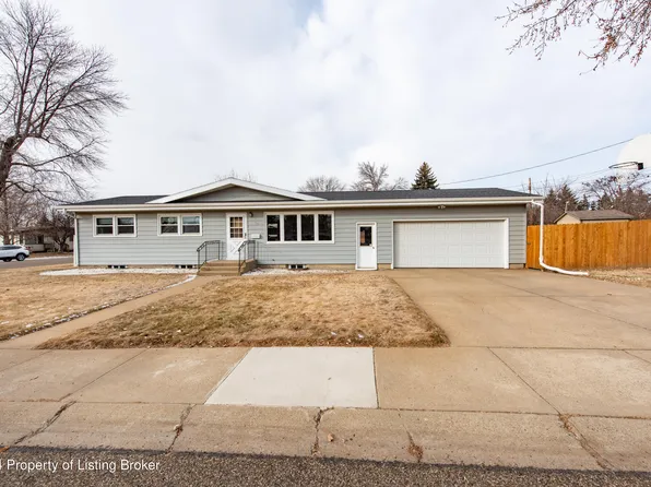 205 Carlson St, Dickinson, ND 58601