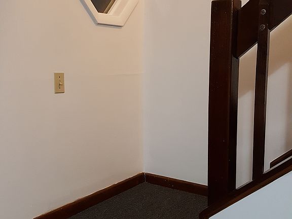 4th image of 25 Mountain Dr