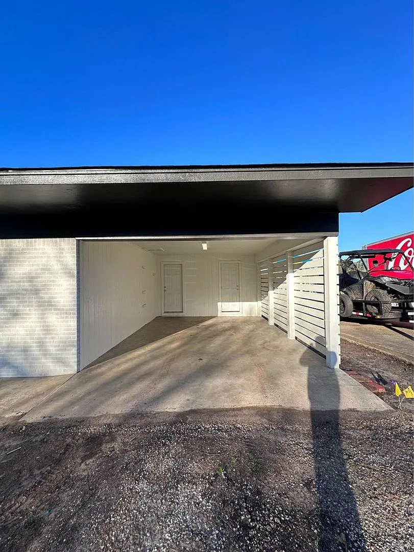 MoveIn Ready 3BR Home with Fenced Backyard & Carport — Photo 2