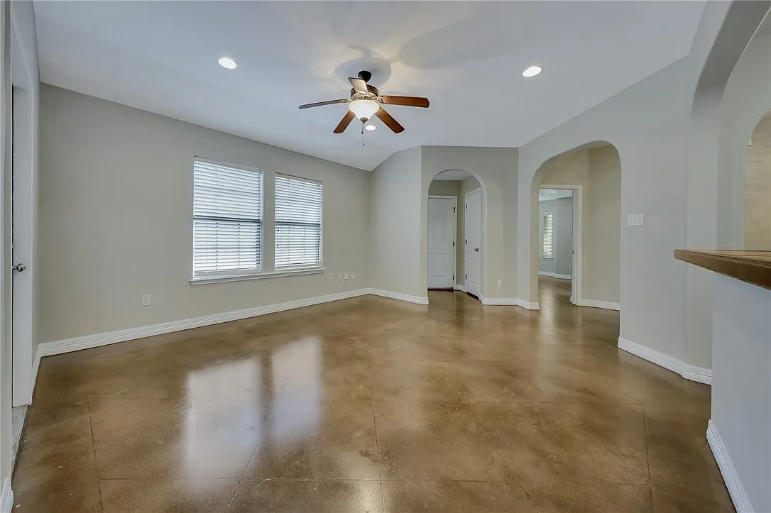 3 bed, 2.0 bath, 1380 sqft, $1,795 — Photo 4