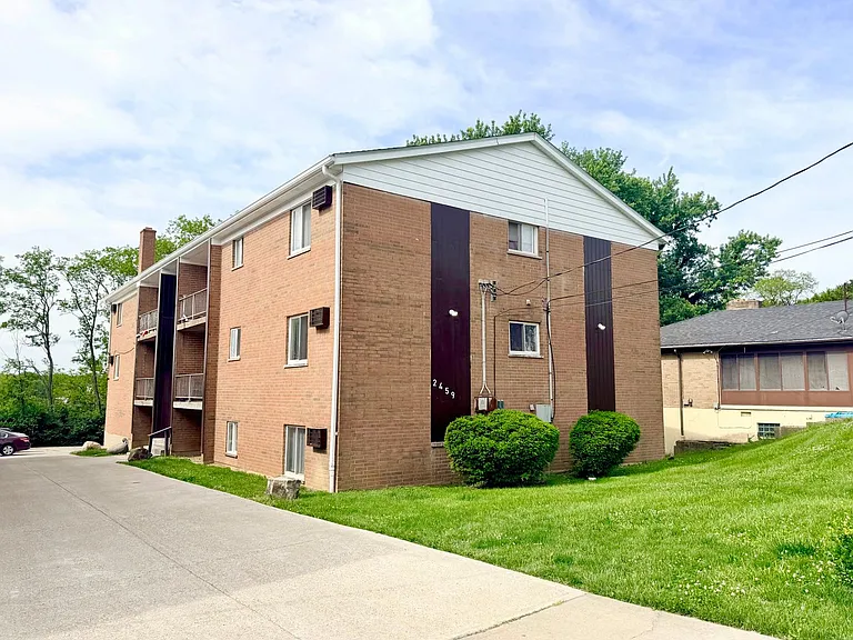 2459 Montana Ave — Photo 1
