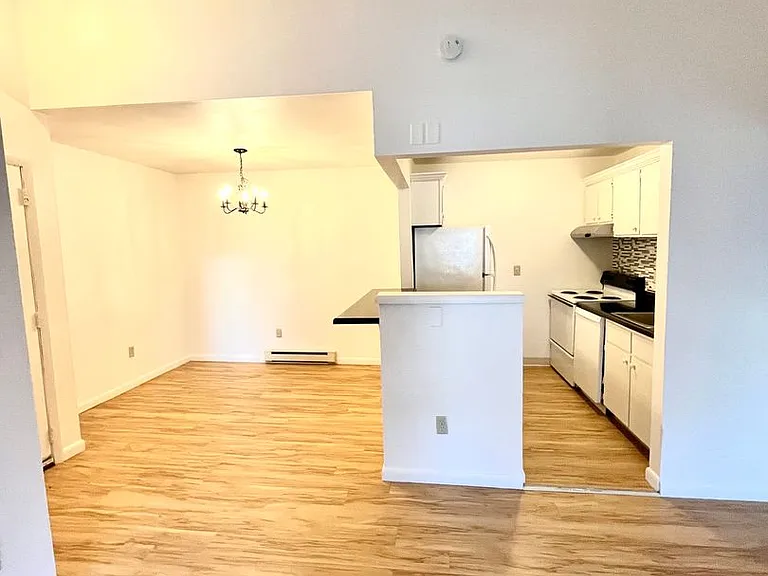 University Park Apartments near Cornell University — Photo 174