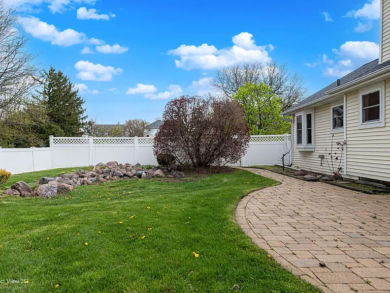 900 Ashford Ln — Photo 21