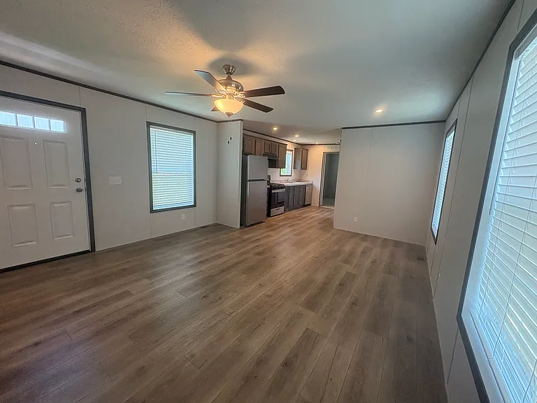 223 Lexington Dr — Photo 6