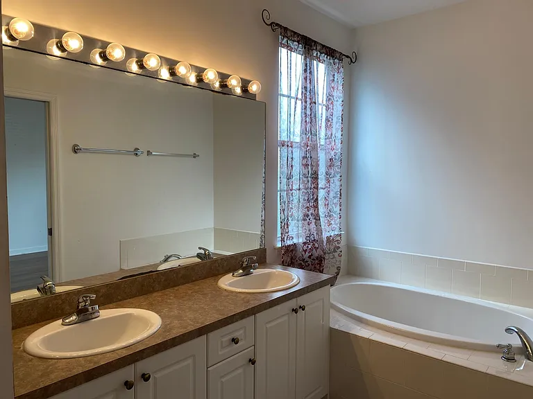 2549 Twain Dr — Photo 11