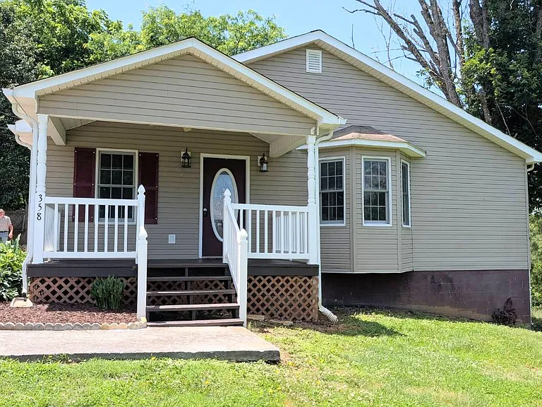 358 Henson Ln — Photo 2