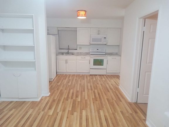 4th image of 915 NE 16th Ter #5