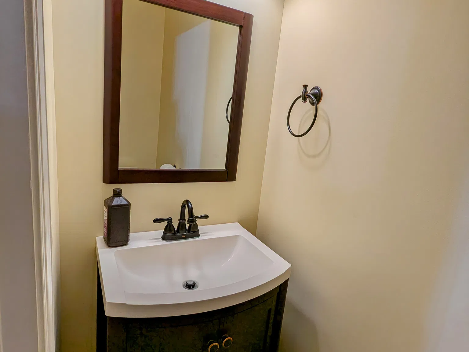 3 bed, 1.5 bath, 1800 sqft, $2,650 — Photo 3