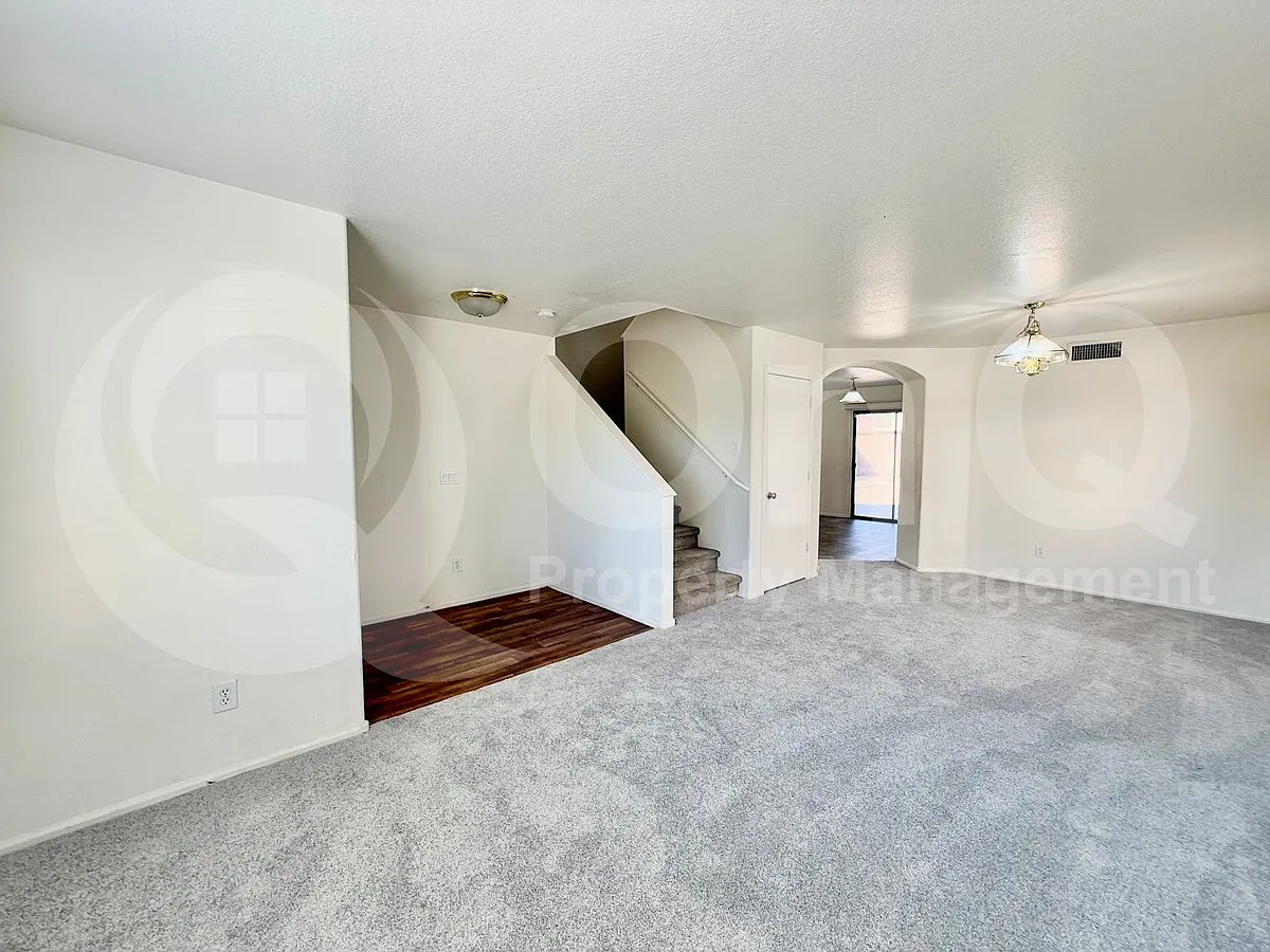 5 bed, 3.0 bath, 2182 sqft, $2,499 — Photo 3