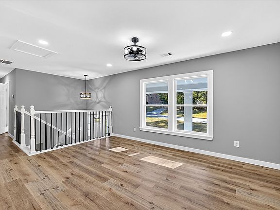 3rd image of 1864 Glen Echo Dr