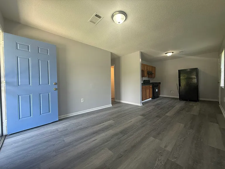 1156 Fields Rd — Photo 2