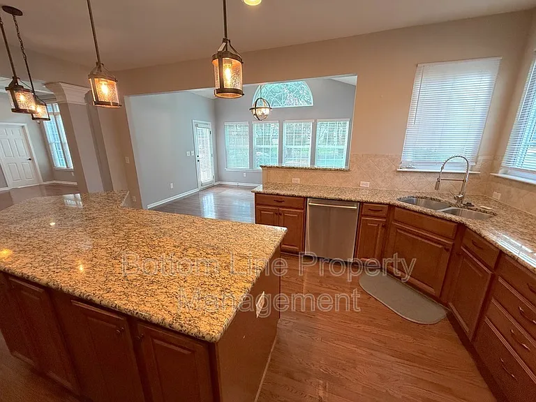 15007 Skypark Dr — Photo 13