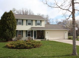 3065 Greenview Dr, Green Bay, WI 54311