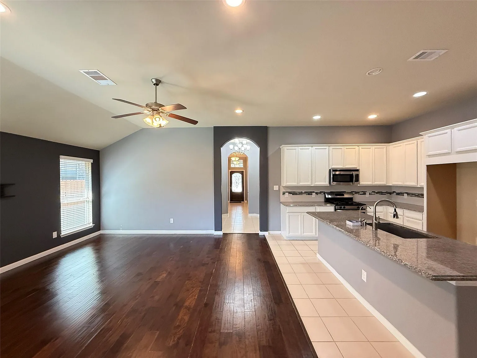 4 bed, 2.0 bath, 1837 sqft, $2,300 — Photo 3