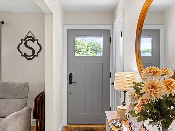 4th image of 56 Morris Avenue