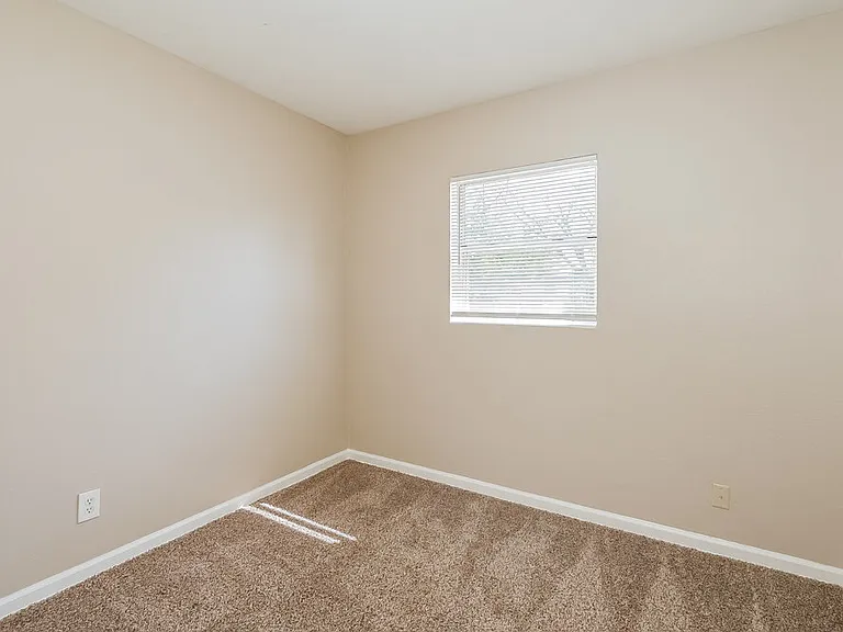 417 Hayton Ave — Photo 14