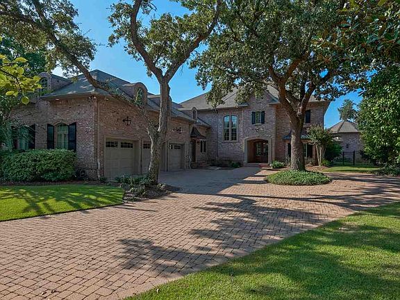 3rd image of 99 Chanteclaire Cir