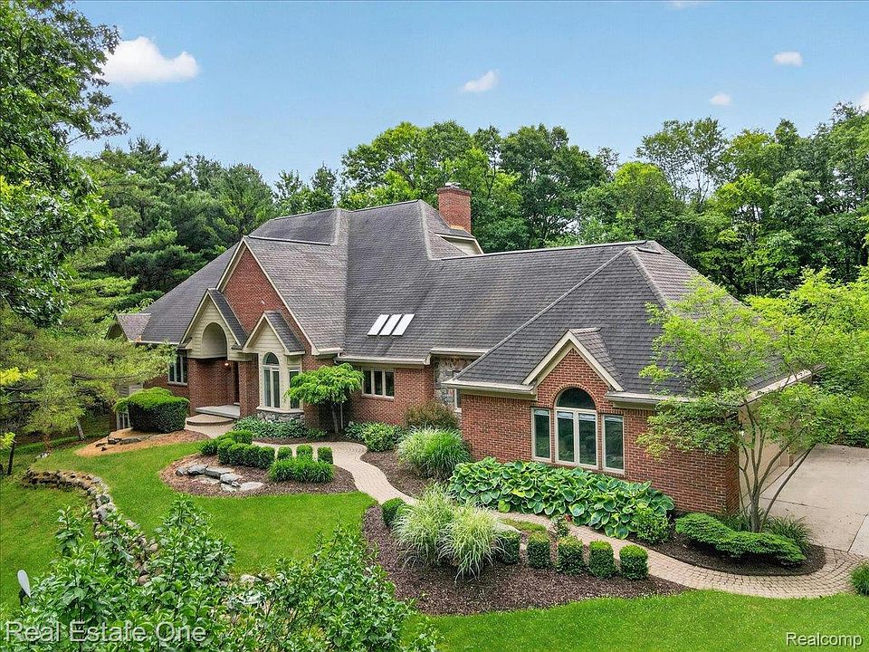 1st image of 425 Courtney Rd