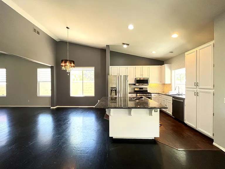511 Shasta Dr — Photo 10