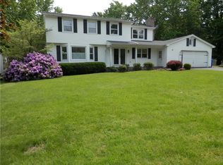 37 Berkshire Dr, Rochester, NY 14626