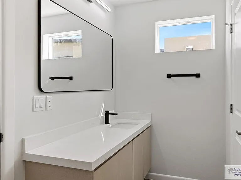 6934 Diamond Cove Dr — Photo 21
