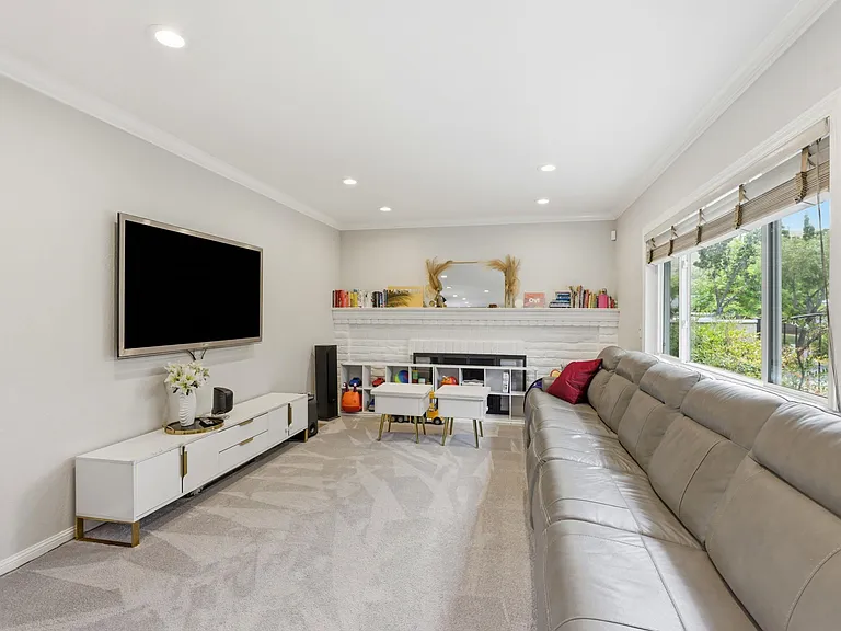 9425 Alcosta Blvd — Photo 8