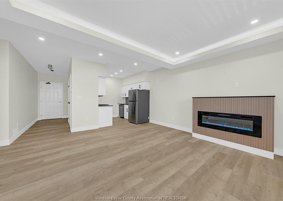 1st image of 3177 Riverside Dr E #305