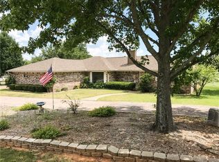 201 Cayuga Trl, Lake Kiowa, TX 76240