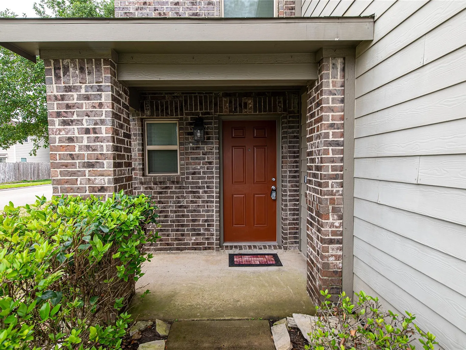 3 bed, 2.5 bath, 2607 sqft, $2,195 — Photo 3