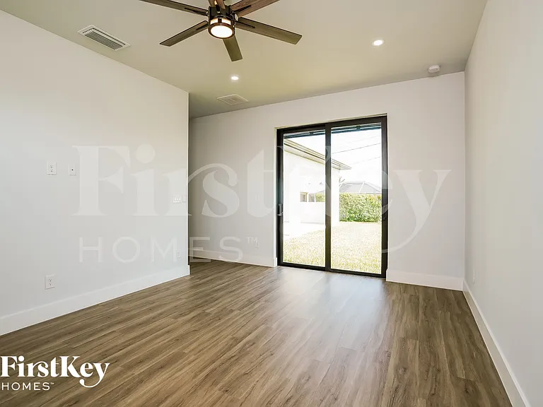 1131 NE 2nd Place Cpe — Photo 8
