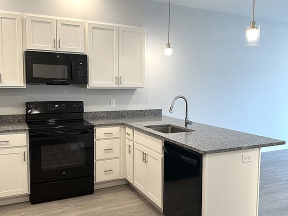 2nd image of 118 Old Colony Ave #123