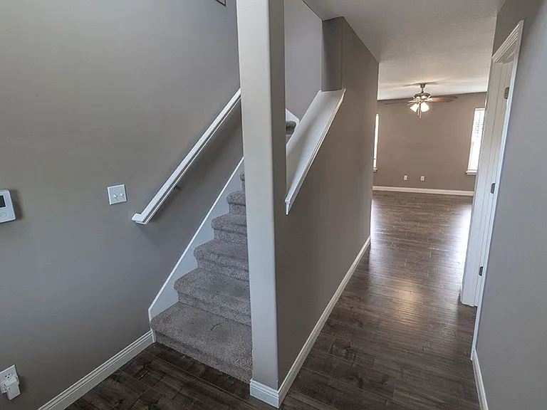 2807 Amberwood Ct — Photo 2