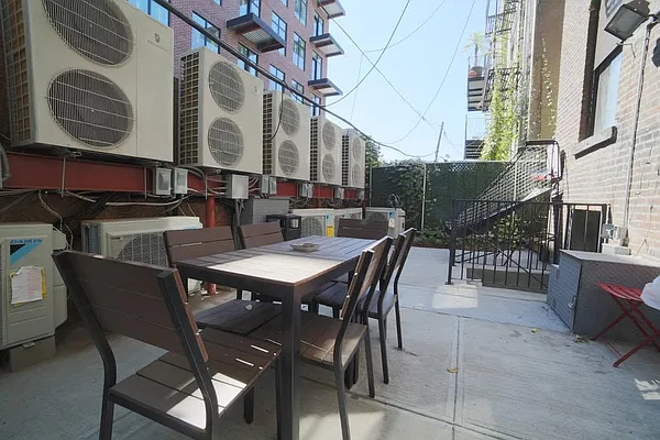 Rented by Evergreen Apartments BK | media 47