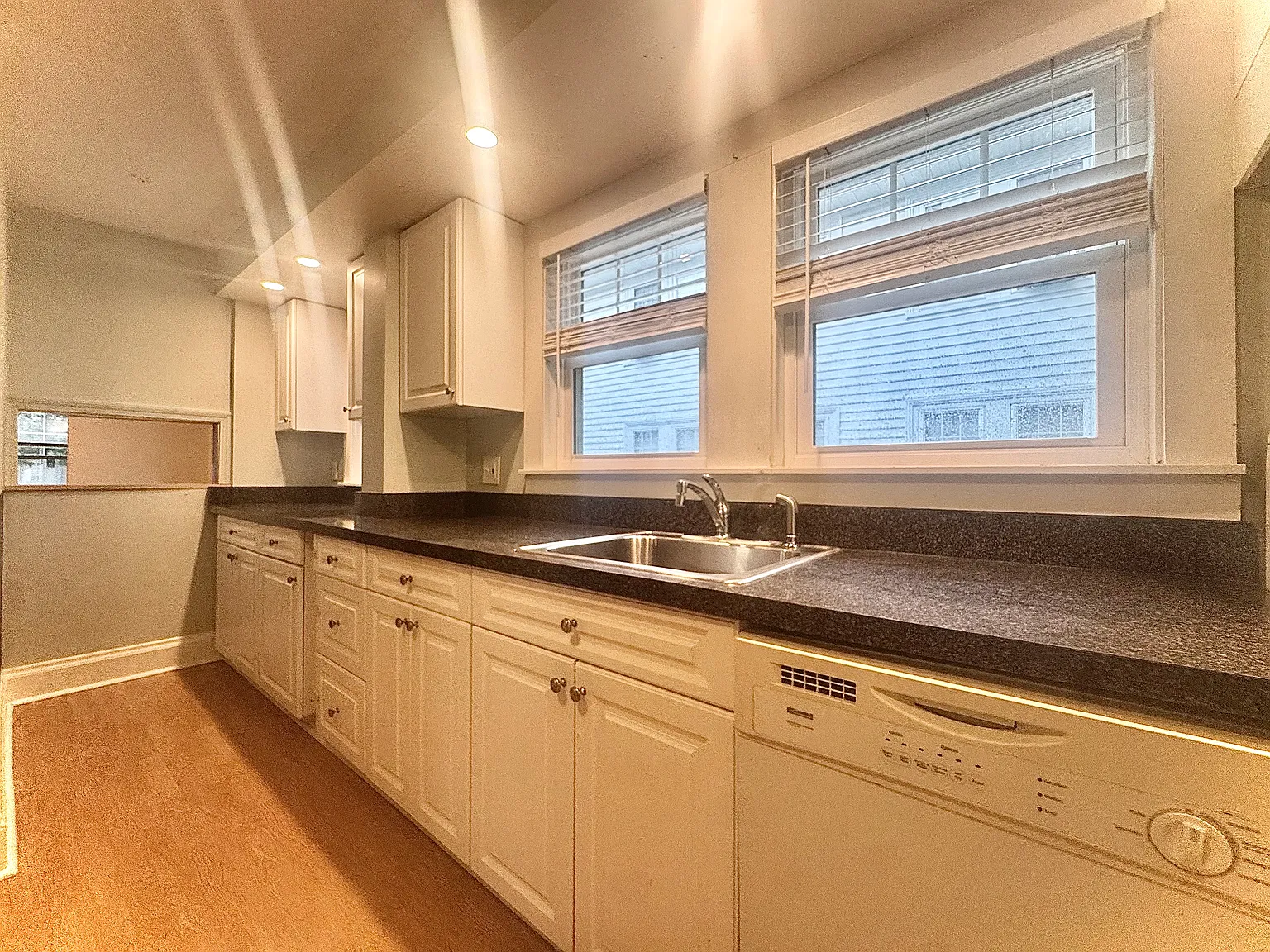 2 bed, 1100 sqft, $2,900 — Photo 2