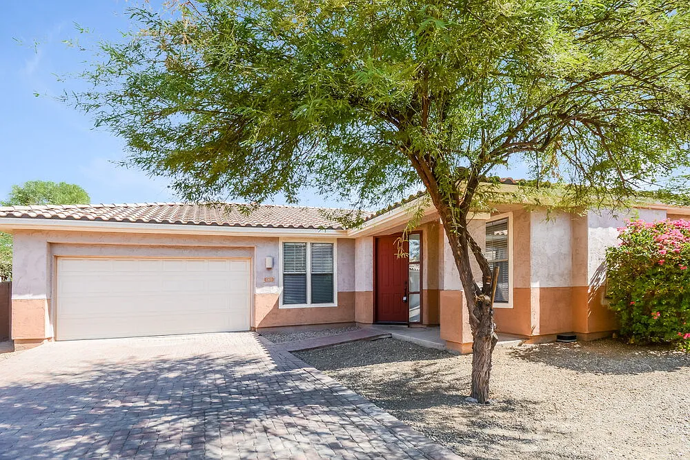 3 bed, 2.0 bath, 1572 sqft, $2,005 — Photo 3