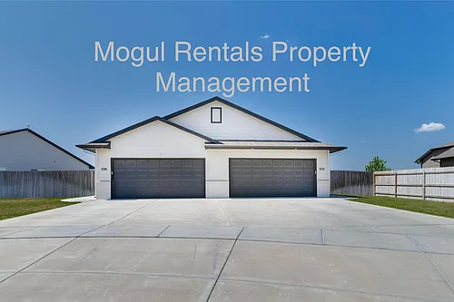592 E Martens Dr Photo 1
