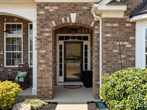 3rd image of 596 Rosemary Ln