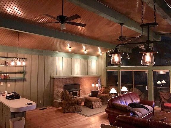 5th image of 189 Oakwood St