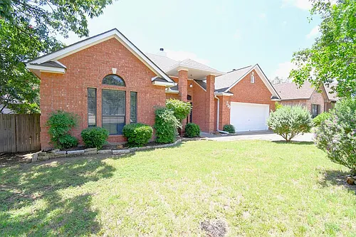 719 Oak Hollow Dr Photo 1