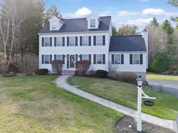 66 Clover Hill Cir, Tyngsboro, MA 01879