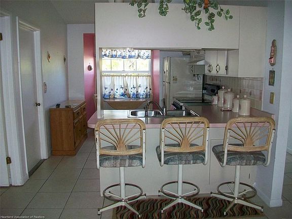 Kitchen with Breakfast Bar