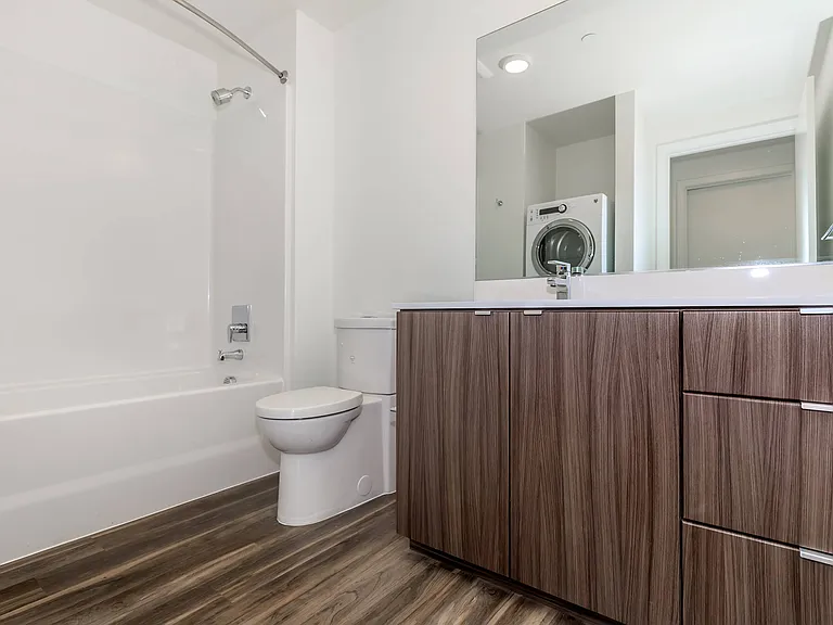 2112 E Denny Way — Photo 22