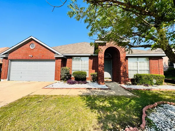 8015 Peregrine Trl, Arlington, TX 76001