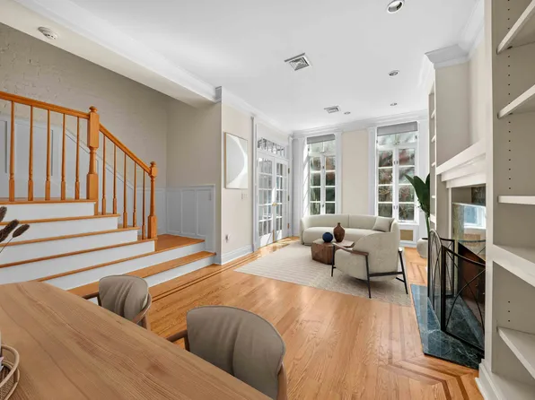 219 East 31st Street image 3 of 11